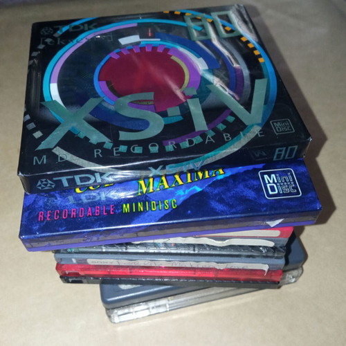 Mini Discs pack of 10, 2 new, 2 with cases, 6 without cases