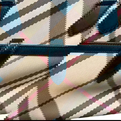 Burberry Nova Check чанта за рамо употребявана, черна и бежова