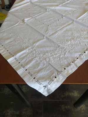 Square handmade tablecloth 1.05x1.12 new