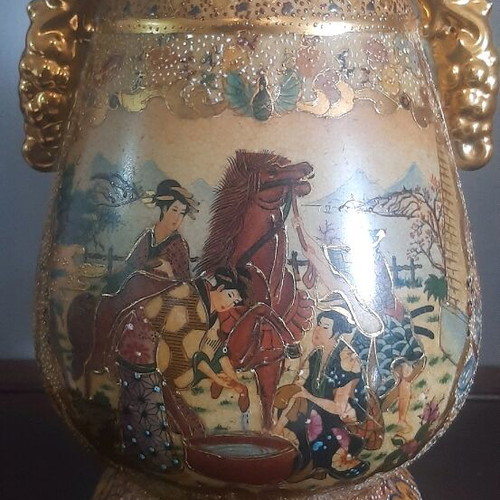 Satsuma Chinese porcelain 26cm height like new