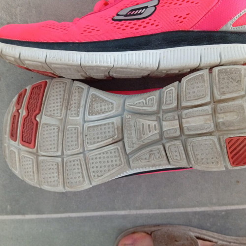Skechers athletic shoes used, size 40, red
