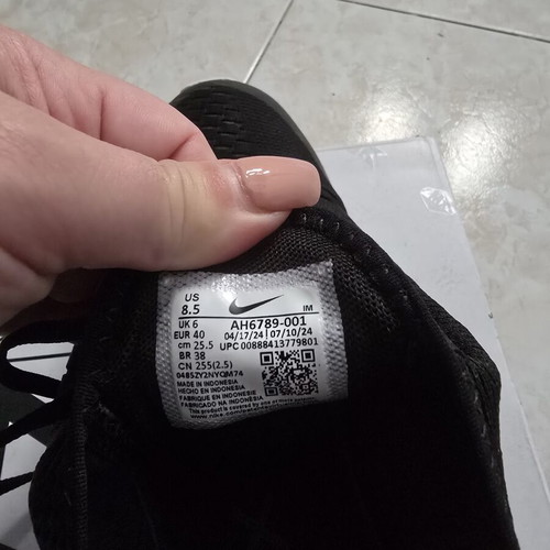 Nike Air Max 270 like new, size 40, black and white