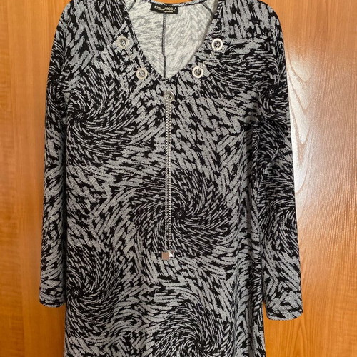 Women's dress like new with long sleeves, size XXS