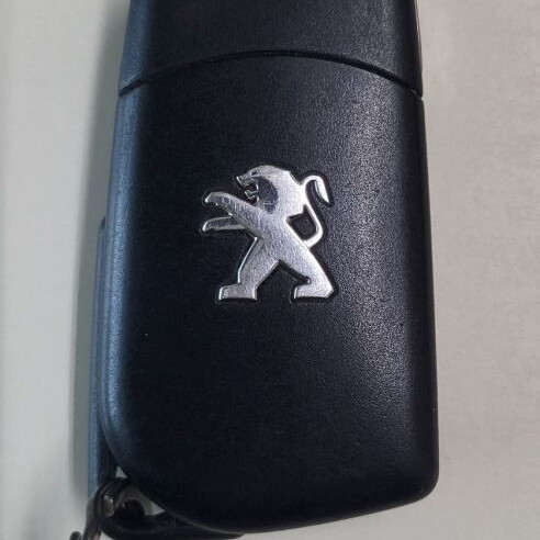 Peugeot 108 folding key 2 buttons like new