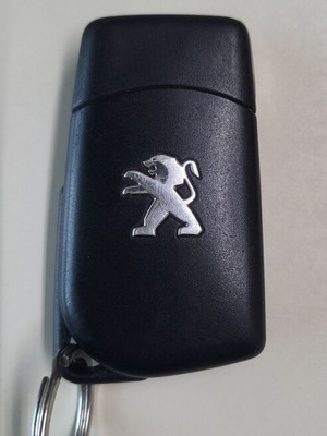 Peugeot 108 folding key 2 buttons like new