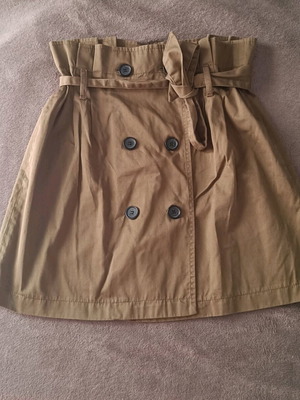 Mini skirt khaki Bershka like new, size small with buttons