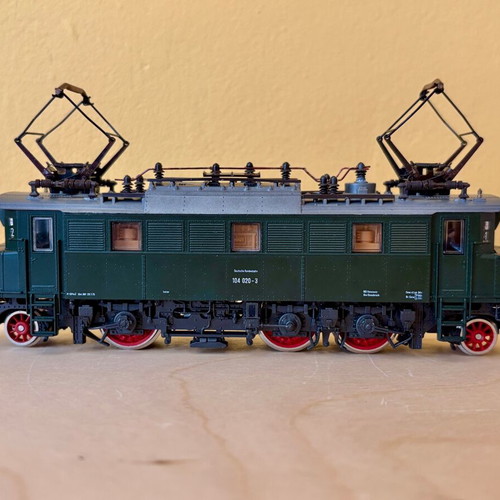 Roco 04144S DB BR 104 locomotive HO model like new