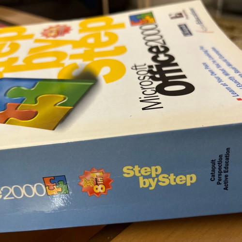 Microsoft Office 2000 book like new, English