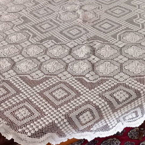 Handmade knitted tablecloth used, diameter 1.30