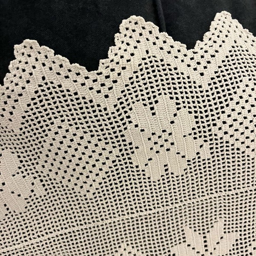 Crochet tablecloth 100% handmade, like new, traditional lace pattern
