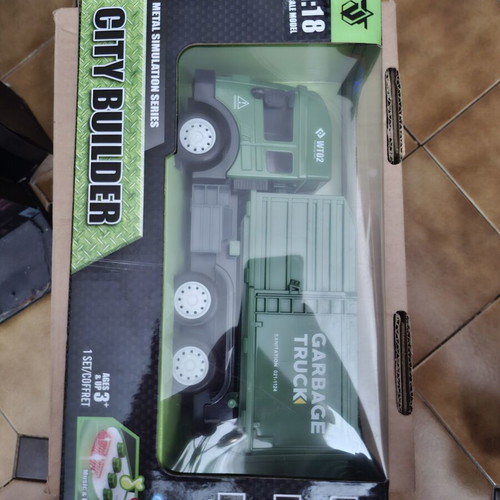 City Builder Metal Garbage Truck 1:18 Scale New with Lights and Sounds