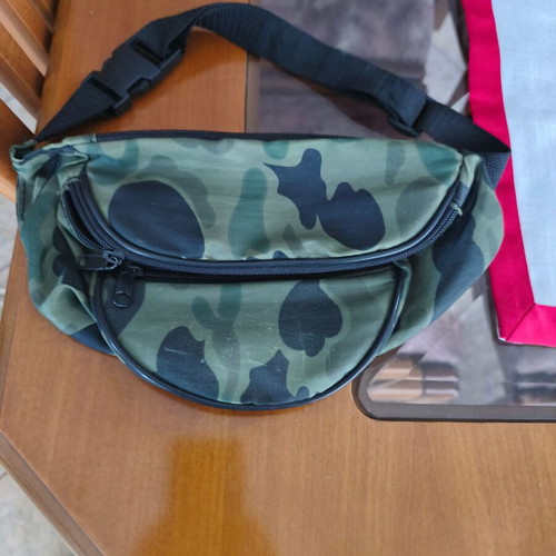 Banana bag crossbody new, khaki camouflage with 3 compartments