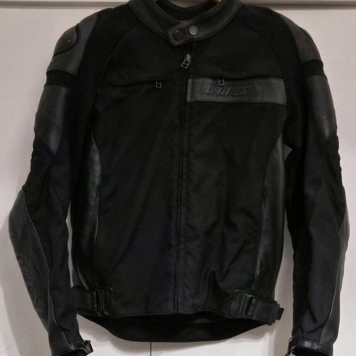 Dainese motorcycle jacket size 50 with G2 back like new