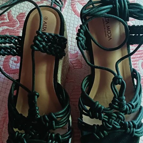 Alta Moda platform espadrille sandals like new, size 38, black