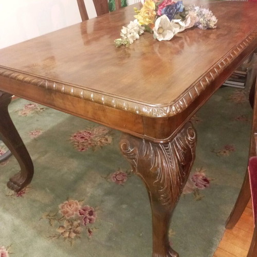 Antique dining table with lion legs and 6 chairs, like new