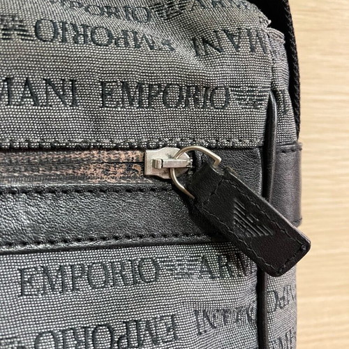 Τσάντα ταχυδρόμου Emporio Armani χιαστί μεταχειρισμένη, μαύρο και γκρι