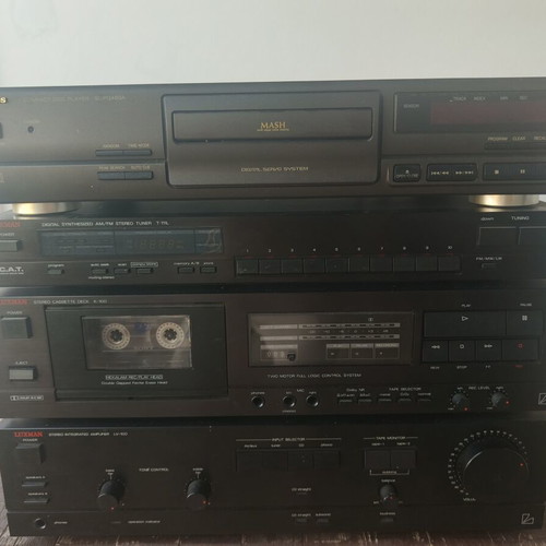 Luxman and Technics stereo system with amplifier and CD player