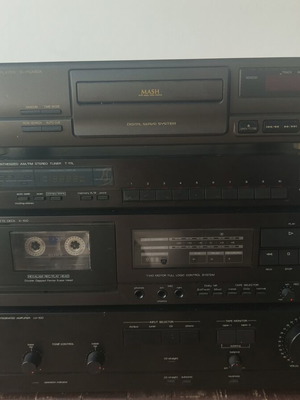 Luxman and Technics stereo system with amplifier and CD player