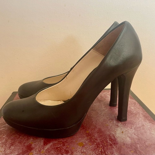 Claudia Mare women's leather pumps size 39 like new, black