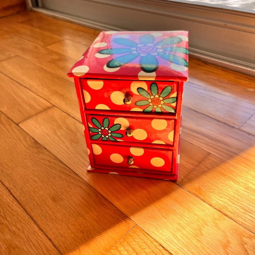 Children's jewelry box used, pink