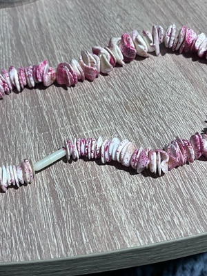 Handmade necklace with painted shells new, white and pink