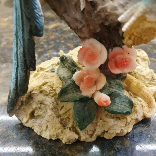 Figurine of two beautiful parrots on a branch like new