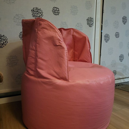 Pink bean bag chair like new