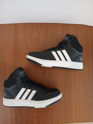Adidas Hoops Mid 30k αθλητικά παπούτσια μεταχειρισμένα, μαύρα, μέγεθος 30