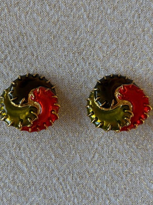 Vintage 80s clip earrings with red and green enamel like new