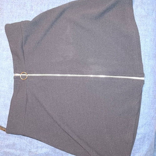 Skirt with zipper opening to bottom like new, black, size M