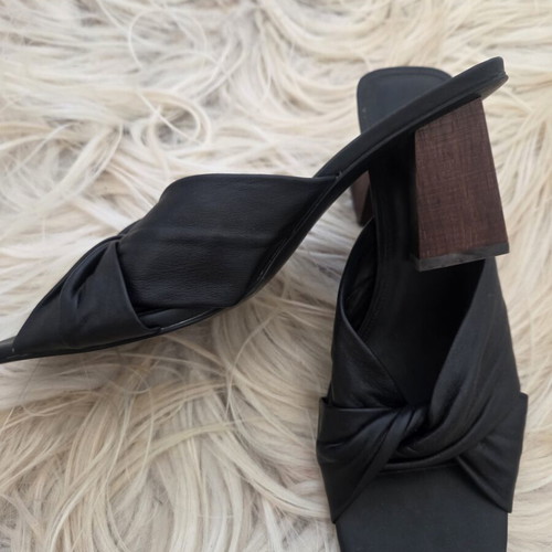 Mango Kurku Black Leather Twist Knot Mules like new