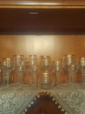 Crystal glasses with gold detail set