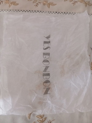 Medium Yes Bonbon storage bag like new