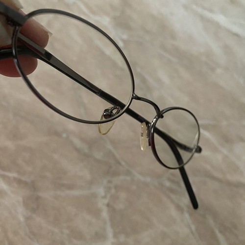 Hypermetropia glasses with narrow lenses