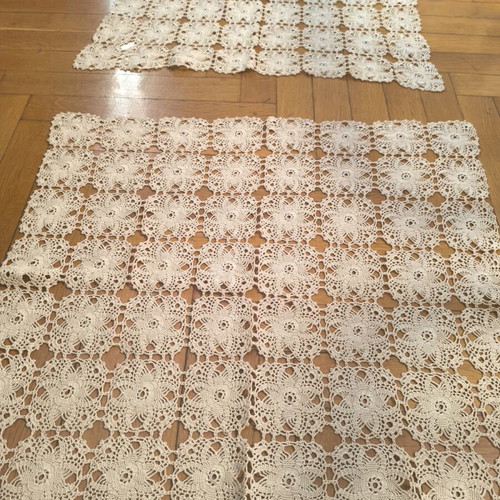 Handmade knitted set in excellent condition, 2 embroidered doilies 65x65