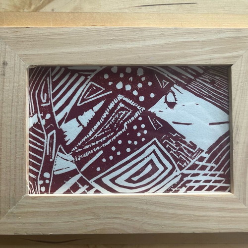 Set of small wooden frames with engravings like new