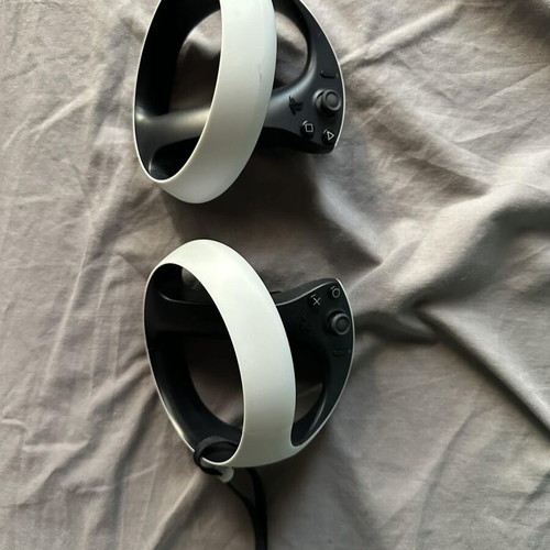 Sony PlayStation VR 2 new with 2 controllers and headphones