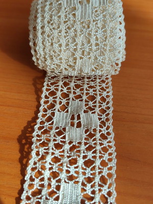 Дантела нова, дължина 2,20 м