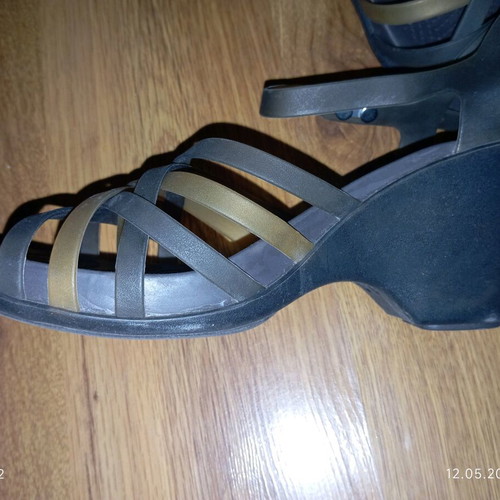 Crocs Huarache Platform sandals like new, size 39
