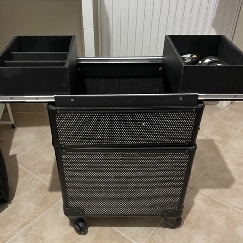 Rolling professional makeup case like new