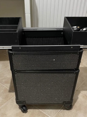 Rolling professional makeup case like new