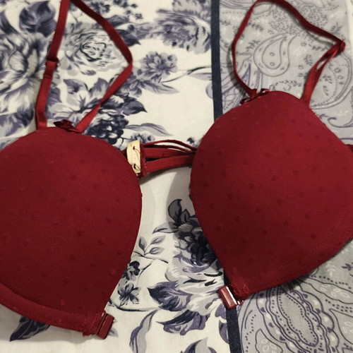Red bra like new with front magnetic closure