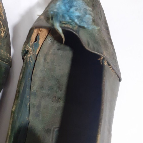 Vintage pasoumaki shoes used with fine wire decoration