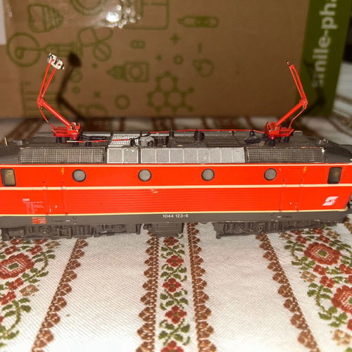 Roco Ho electric locomotive 1044 123-6 used with damages