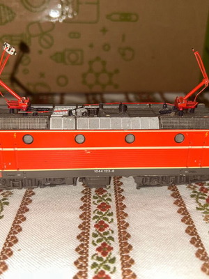 Roco Ho electric locomotive 1044 123-6 used with damages