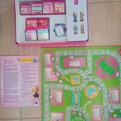 Barbie Fashion City board game