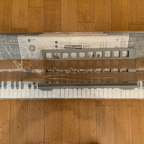 Yamaha PSR E 303 piano keyboard like new with stand and accessories