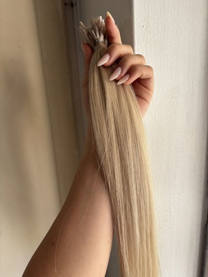 Keratin hair extensions platinum blonde AAA quality, like new, 81 strands