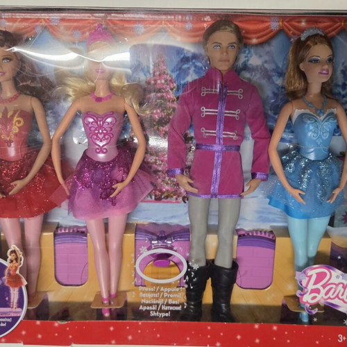 Mattel Barbie In The Pink Shoes Holiday Gift Set new