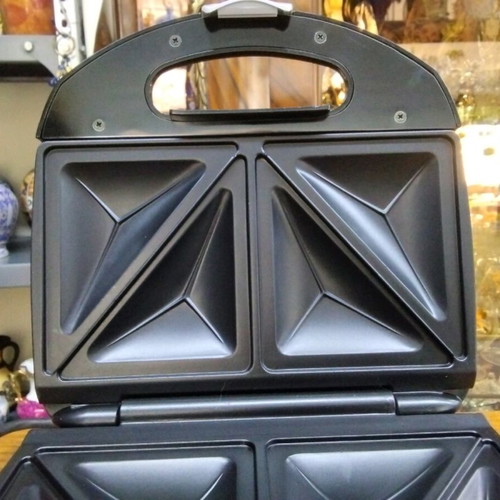 Philips sandwich maker 700w new, black